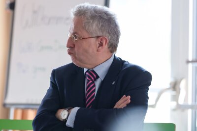 Verfassungsschutzpräsident Haldenwang ist raus - Hans-Georg Maaßen, Bundesvorsitzender der Werteunion und bis 2018 Präsident des Bundesamtes für Verfassungsschutz, ist selbst mittlerweile in den Fokus der Sicherheitsbehörde gerückt, die er früher leitete. (Archivbild)