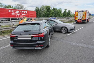 Verfolgungsjagd auf der A4 endet in schwerem Unfall: Kilometerlanger Stau - Am Donnerstagmorgen kam es auf der A4 zu einer Verfolgungsjagd, welche in einem schweren Unfall mündete. Foto: Roland Halkasch