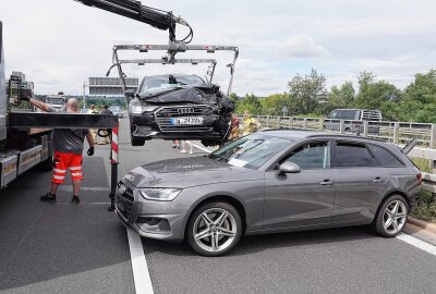 Verfolgungsjagd auf der A4 endet in schwerem Unfall: Kilometerlanger Stau - Am Donnerstagmorgen kam es auf der A4 zu einer Verfolgungsjagd, welche in einem schweren Unfall mündete. Foto: Roland Halkasch