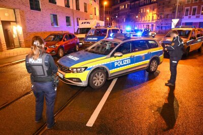 Ein 44-jähriger Fahrer flüchtet nach mehreren Kollisionen in Leipzig, während die Polizei ihn verfolgt. Foto: EHL Media