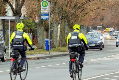 Verkehrskontrolleure kommen in Leipzig jetzt per Drahtesel angedüst - Die Verkehrsüberwachung für den ruhenden Verkehr kommt in Leipzig jetzt auch auf Rädern daher. Foto: Anke Brod