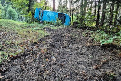 Verkehrsunfall auf der S194: Fahrzeug überschlägt sich - Die Fahrerin musste ins Krankenhaus gebracht werden. Foto: Marcel Schlenkrich