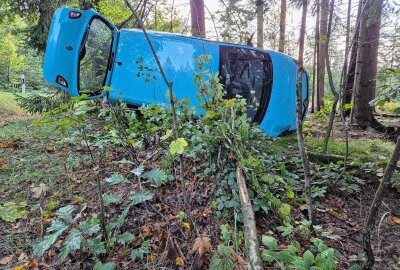 Verkehrsunfall auf der S194: Fahrzeug überschlägt sich - Die Straße war aufgrund des Unfalles kurzfristig gesperrt. Foto: Marcel Schlenkrich