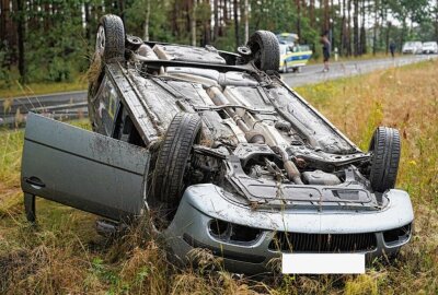 Verkehrsunfall auf S121: PKW überschlägt sich - Am Sonntagmittag war der Rückreiseverkehr des "Brake The Rules"-Festival am Bärwalder See im vollen Gange als sich auf der S121 kurz vor Lieske ein Unfall ereignete. Foto: Lausitznews