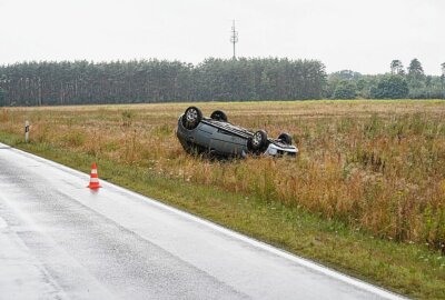 Verkehrsunfall auf S121: PKW überschlägt sich - Am Sonntagmittag war der Rückreiseverkehr des "Brake The Rules"-Festival am Bärwalder See im vollen Gange als sich auf der S121 kurz vor Lieske ein Unfall ereignete. Foto: Lausitznews