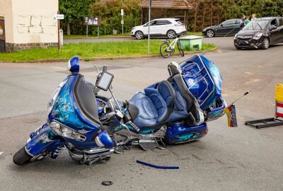 Verkehrsunfall im Vogtland: PKW nimmt Biker die Vorfahrt - Ein PKW-Fahrer nahm dem Biker die Vorfahrt. Foto: Igor Pastierovic