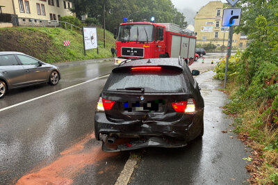 Verkehrsunfall in Aue: Transporter nicht mehr fahrbereit - Verkehrsunfall in Aue. Foto: Niko Mutschmann