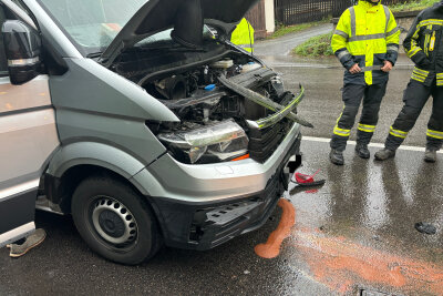 Verkehrsunfall in Aue: Transporter nicht mehr fahrbereit - Verkehrsunfall in Aue. Foto: Niko Mutschmann