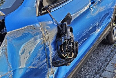 Verkehrsunfall in Chemnitz: PKW kippt auf Straßenbahnschiene - Am Mittag kam es zu einem Unfall in Chemnitz. Foto: Harry Härtel