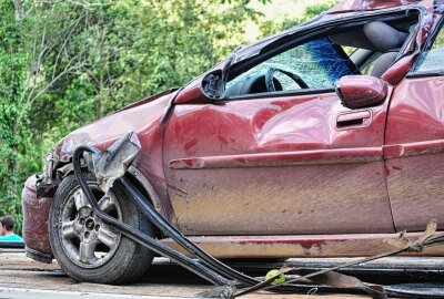 Verkehrsunfall in Hohenstein-Ernstthal: Zwei PKW kollidieren - Am Samstagnachmittag kam es gegen 17.10 Uhr zu einem Verkhersunfall in Hohenstein-Ernstthal. Symbolbild. Foto: Pixabay