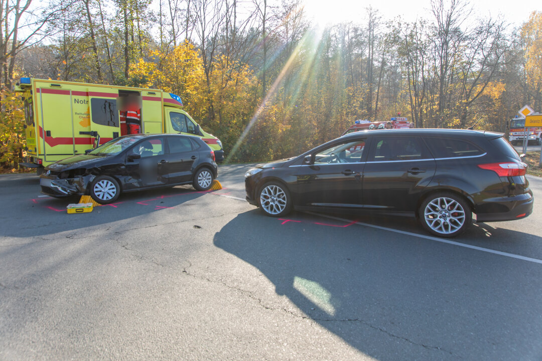 Verkehrsunfall in Oelsnitz: Zwei PKW kollidieren miteinander - Auf der Pflockenstraße hat sich am Sonntagmittag gegen 12.35 Uhr ein Verkehrsunfall ereignet. Foto: Andre März