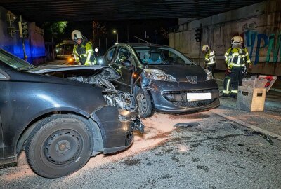 Verkehrsunfall mit vier Verletzten: Darunter ein zwölfjähriges Mädchen - Verkehrsunfall mit vier Verletzten: Darunter ein zwölfjähriges Mädchen. Foto: xcitepress