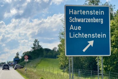 Verletzte bei Unfall auf A72 nahe Hartenstein - Die genaue Ursache des Unfalls ist derzeit noch unklar und wird von der Polizei ermittelt. Foto: Daniel Unger