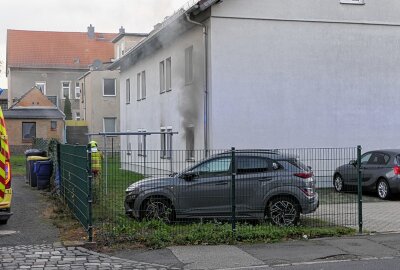 Verletzte Bewohnerin nach Küchenvollbrand in Grimma - Küchenvollbrand in Grimma. Eine verletzte Person. Foto: Sören Müller