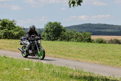 Vermisst und polizeilich gesucht: Wie ein Schweizer vier Tage über den Sachsenring irrte - Nun kann er sich auf die 1000 Kilometer lange Heimreise begeben.