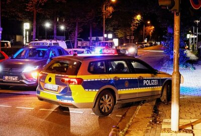 Vermisstensuche mit Polizeihund sorgte für Verkehrsbehinderungen - Eine Personensuche führte zu Verkehrsbehinderungen. Foto: Harry Härtel