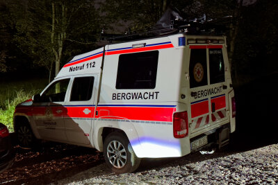 Vermisstensuche nach Jugendlicher in der Nacht: Polizei, Rettungsdienst und Bergwacht im Einsatz - In der Nacht auf Donnerstag kam es zu einer Vermisstensuche durch die Polizei, Rettungsdienst und Bergwacht.