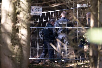 Vermisster in erzgebirgischem Stollen: Weitere Suchaktion ohne Erfolg - Die Suche nach einem vermisstem Mann aus Annaberg geht mit Leichenspürhunden in einem altem Bergwerkstollen weiter.