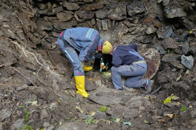 Vermisster in erzgebirgischem Stollen: Weitere Suchaktion ohne Erfolg - Die Sorge nach einem vermissten Mann im Erzgebirge wächst. Er wird in einem Bergwerk vermutet. 