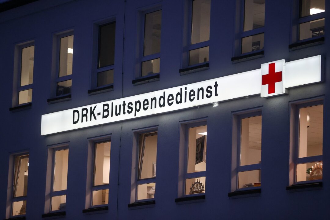 Versorgungslage angespannt: DRK ruft zu Blutspenden auf - Der Blutspendedienst des Deutschen Roten Kreuzes.