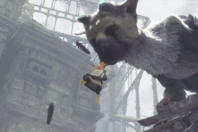 Verspätungs-Meister: Auf diese Games mussten Fans eine halbe Ewigkeit warten - Erste Lebenszeichen von "The Last Guardian" gab es schon kurz nach der PS2-Veröffentlichung von dessen geistigem Vorgänger "Ico" im Jahr 2001, offiziell angekündigt wird das interaktive Märchen aber erst acht Jahre später. Aber auf die eigentlich angepeilte Ziel-Plattform - die PS3 - schaffte es die Story um ein überdimensioniertes Kuschelmonster und seinen kleinen Schützling nicht mehr.