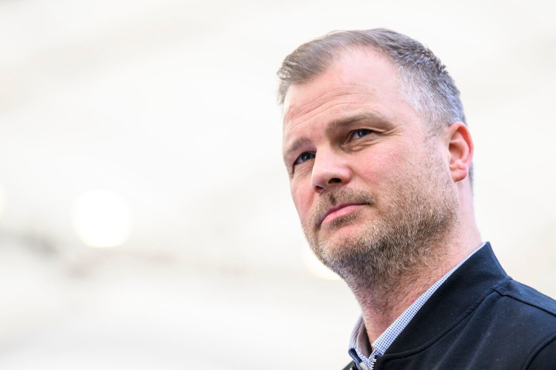 VfB nach Höhenflug zurückhaltend: Ziel Rang neun bis zwölf - Stuttgarts Sportdirektor Fabian Wohlgemuth gibt für die kommende Saison das Ziel Rang neun bis zwölf aus.