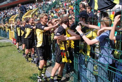 VFC Plauen empfängt Freitagabend Hertha BSC II - Hier gibt es Erinnerungen aus dem Jahr 2004, als der VFC Plauen am 6. Juni in Berlin mit 3:2 gegen Hertha BSC II gewann, aber den Aufstieg knapp verpasste. Foto: Karsten Repert