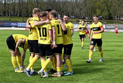 VFC Plauen: Mit vier Punkten Vorsprung auf die Zielgerade - Die Schwarz-Gelben wollen die Ruhe bewahren. Bislang klappte das ganz gut. Der VFC Plauen ist Tabellenführer. Fotos: Ilong Göll / Pressebüro Repert