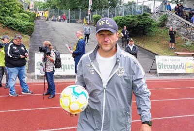 VFC-Trainer Karsten Oswald tritt gegen seinen Arbeitgeber an - Karsten Oswald tritt am Mittwochabend mit dem VFC gegen Meuselwitz an. Der Plauener Trainer arbeitet beim Hauptsponsor. Foto: Karsten Repert