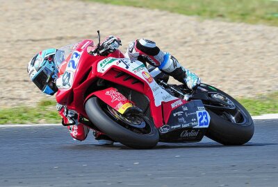 Viele Besucher trotz Hitze: Erster Renntag der Superbike-WM in Most - Marcel Schrötter lieferte keine herausragende aber zumindest ordentliche Leistung ab. Foto: Ralf Reinhardt