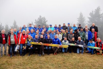 Viele Wintersport-Stars beim Legendentreffen am Fichtelberg - Auf dem Fichtelberg hat ein Sportlegenden-Treffen stattgefunden. Foto: Maik Bohn