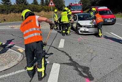 Vier Verletzte nach PKW-Kollision in Zwönitz - Am Mittwochnachmittag kam es in Zwönitz zu einem Verkehrsunfall. Foto: Niko Mutschmann