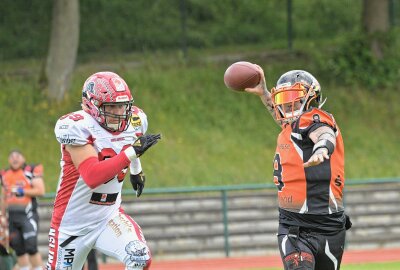 Vogtland Rebels nutzen spielfreie Zeit zur Vorbereitung - Die Vogtland Rebels haben gegen Suhl gekämpft, aber dennoch den Kürzeren gezogen - im Bild rechts Tobias Seidel. Foto: Ralf Wendland