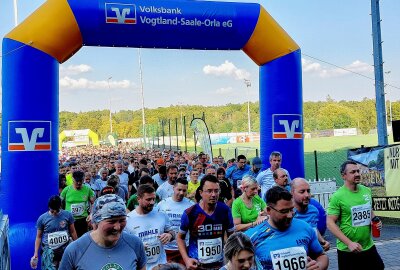 Vogtland: Stiftung für krebskranke Kinder erhält 12.000-Euro-Spende - Zum Firmenlauf starteten im August 4.000 Läufer. Foto: Karsten Repert