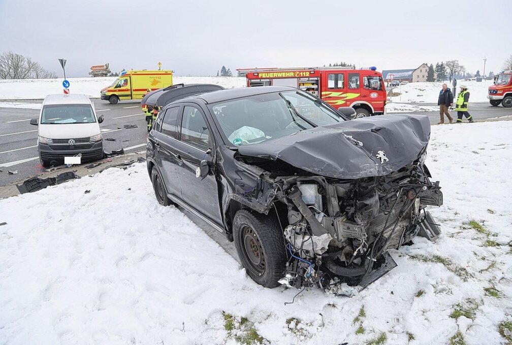 Vollsperrung Auf B169 Nach Kollision: Drogenschnelltest Bei Einem ...