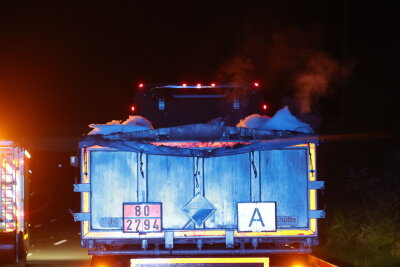 Der Fahrer eines LKW meldete einen Brand: Feuerwehr löscht schnell die Flammen auf der A4 bei Chemnitz. Foto: ChemPic