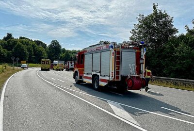 Vollsperrung der B169 in Schneeberg: Zwei Verletze bei Unfall - Ein Unfall auf der B169 sorgt für eine Vollsperrung. Foto: Daniel Unger