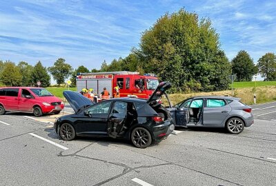 Vollsperrung der B169 in Schneeberg: Zwei Verletze bei Unfall - Ein Unfall auf der B169 sorgt für eine Vollsperrung. Foto: Daniel Unger