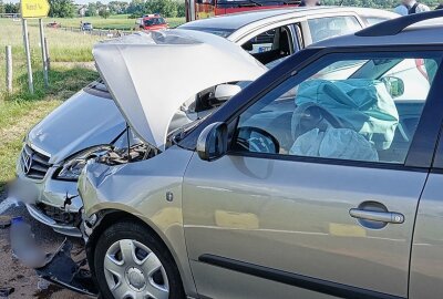 Vollsperrung: Fünf Verletzte nach Unfall auf S177 - Am Donnerstag kam es gegen 16.05 Uhr auf der S 177 zu einem Verkehrsunfall. Foto: Roland Halkasch