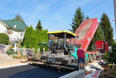 Vollsperrung in Zettlitz: Wie geht es mit den Bauarbeiten weiter? - In Zettlitz dauern die Bauarbeiten länger als angegeben. Foto: Werner Schaaf