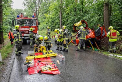 Vollsperrung nach schwerem Unfall in Westsachsen: Zwei Schwerverletzte - Vollsperrung nach schweren Unfall in Westsachen. Foto: Andreas Kretschel