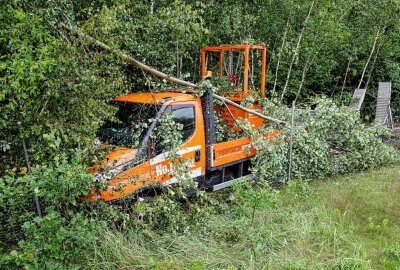 Vollsperrung nach Unfall auf A4: PKW kollidiert mit Transporter - Die A4 musste aufgrund eines Unfalls vollgesperrt werden. Foto: Andreas Kretschel