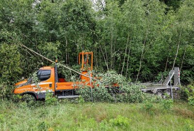 Vollsperrung nach Unfall auf A4: PKW kollidiert mit Transporter - Die A4 musste aufgrund eines Unfalls vollgesperrt werden. Foto: Andreas Kretschel