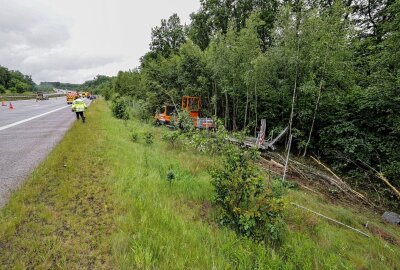 Vollsperrung nach Unfall auf A4: PKW kollidiert mit Transporter - Die A4 musste aufgrund eines Unfalls vollgesperrt werden. Foto: Andreas Kretschel