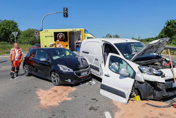 Vollsperrung Nach Verkehrsunfall Auf Der B173