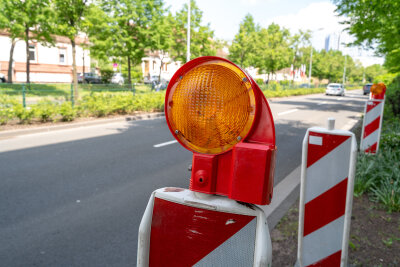 Vollsperrung wegen Bauarbeiten: Verkehrschaos rund um Auer Wohngebiet - Baustellenalarm im Erzgebirge: Symbolbild.