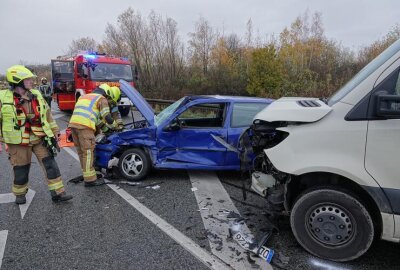 Vollsperrung: Zwei Verletzte nach Kollision auf sächsischer Staatsstraße - Auf der S175 kam es zu einem Verkehrsunfall.