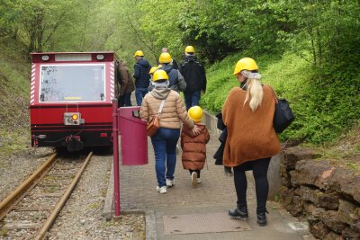 Vom Hochofen in die Natur: Auf dem Minett-Trail in Luxemburg - Eine Grubenfahrt ist Teil einer geführten Besichtigungstour im Nationalen Bergbaumuseum in Rumelange.