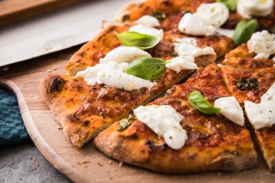 Vom Kneten bis zum Backen: Neapolitanische Pizza selber machen - Der Schlüssel zur perfekten Pizza liegt im Zusammenspiel von Teig, Hitze, Belag, Backzeit und Technik.