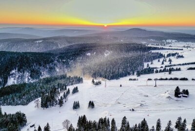 Vom meteorologischen Frühlingsanfang ist im Erzgebirge nichts zu spüren - Vom meteorologischer Frühlingsanfang ist in einigen Teilen Deutschlands rein gar nichts zu spüren. Foto: Bernd März